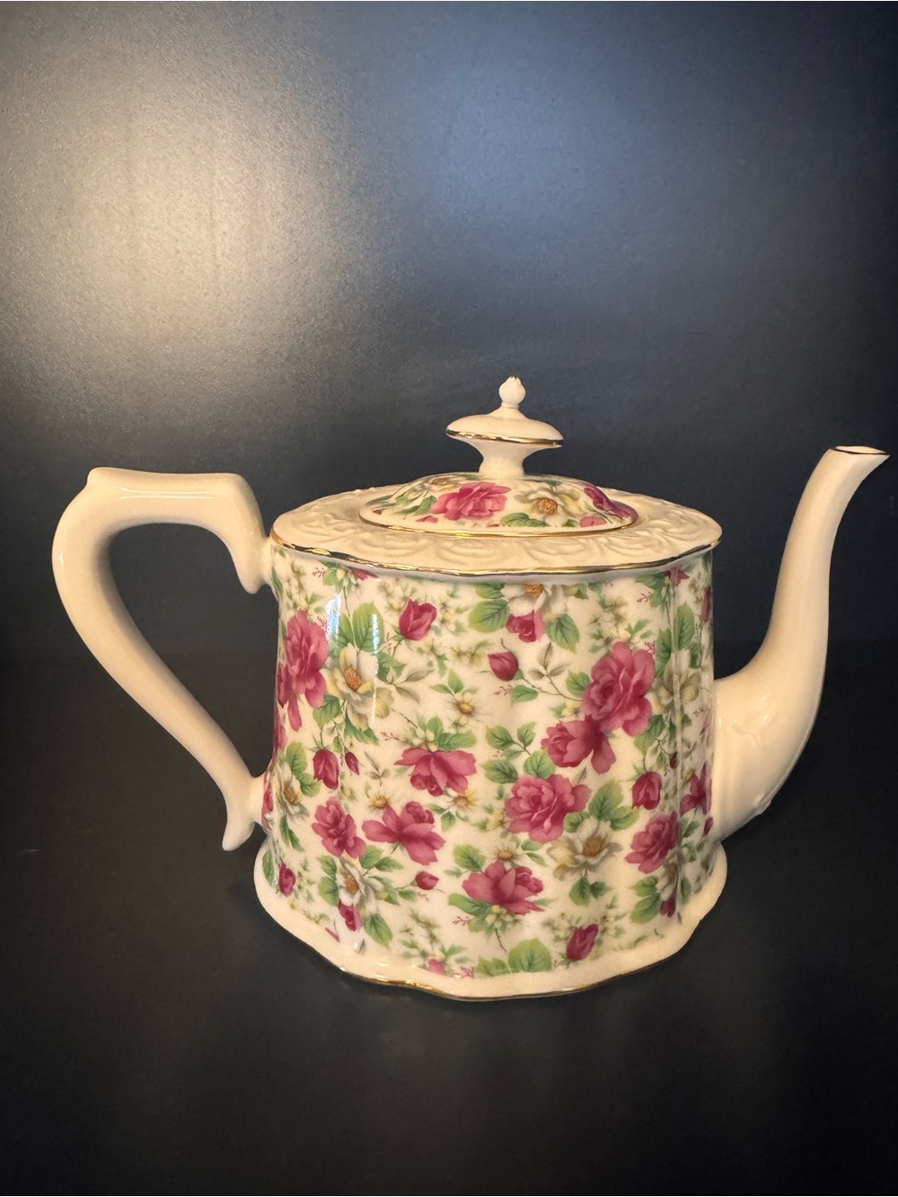 Floral Vintage-Style Ceramic Teapot in Pink Rose Pattern - Grace’s Teaware